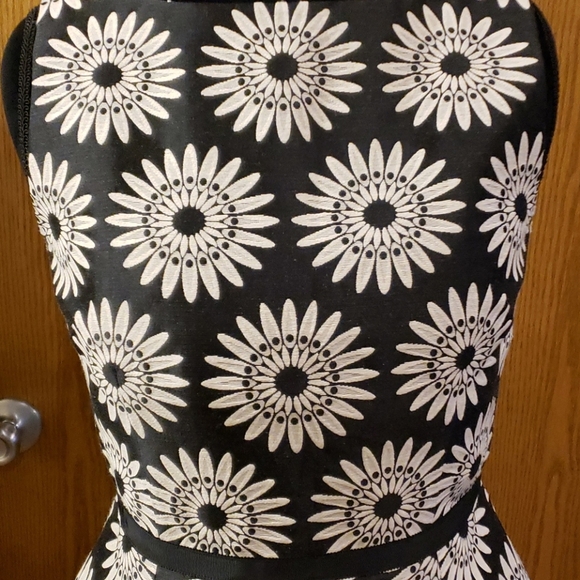 Tahari fit flare pleated brocade daisy dress sharp - Picture 2 of 10